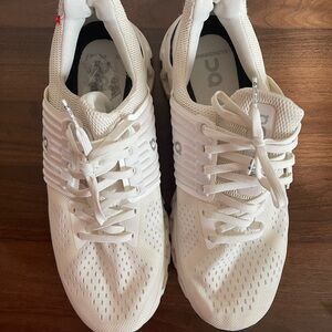 ON Clouds Women's Athletic Shoes 9.5